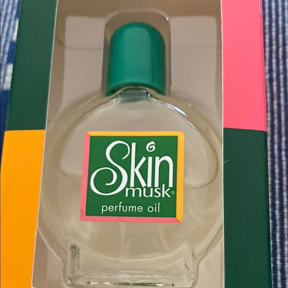 SKINN Musk Perfume Oil - Picture 6 of 7